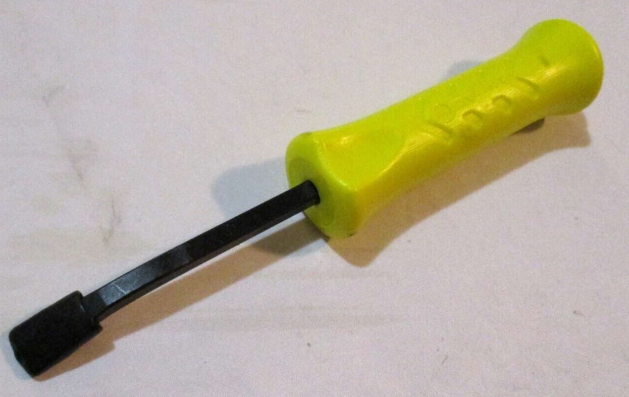 New Snap-on™ 8" long Hi-Viz Yellow Striking Prybar SPBS8AHV