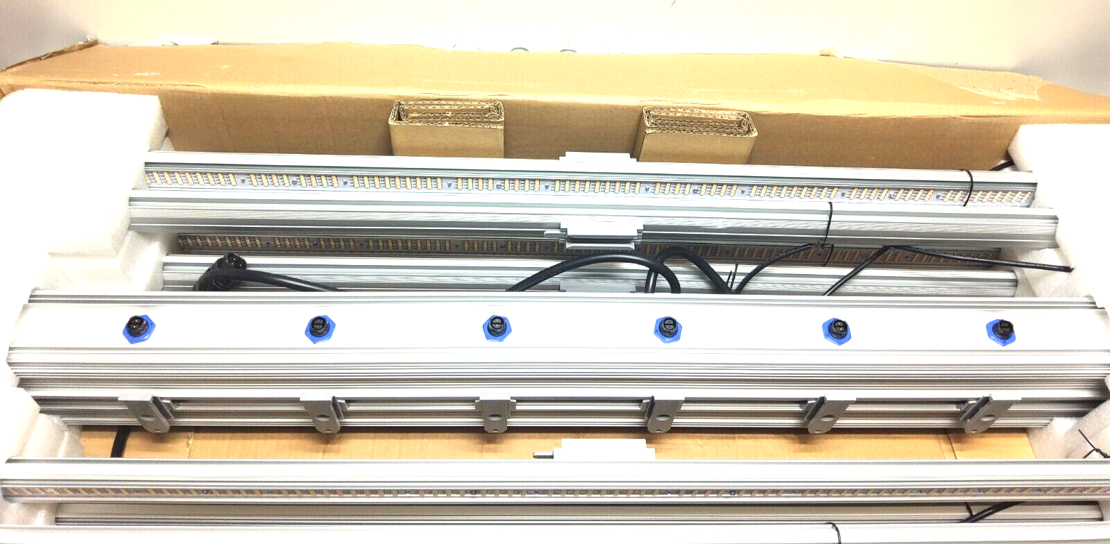 New ILUMINAR 630W iLogic8 LED Grow Light Full Spectrum 120V-277V