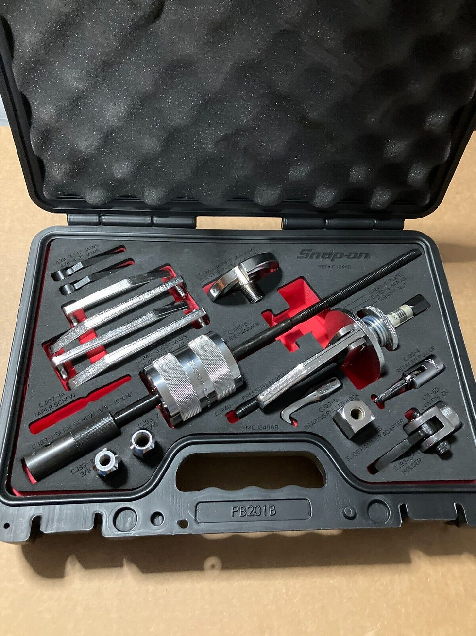 New Snap-on™ CJ2400 Light-Duty Manual Interchangeable Master Puller Set