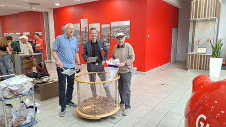 Leerung Spendentrichter