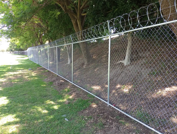 Galvanized Chain Link with Barb.png