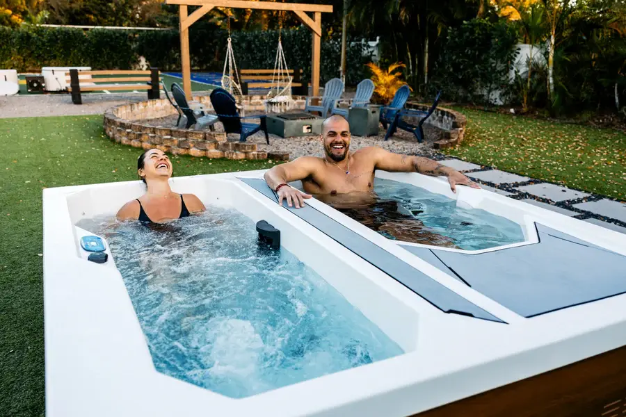 Chilly GOAT Valaris dual-body contrast therapy tub by Master Spas, Glacier finish