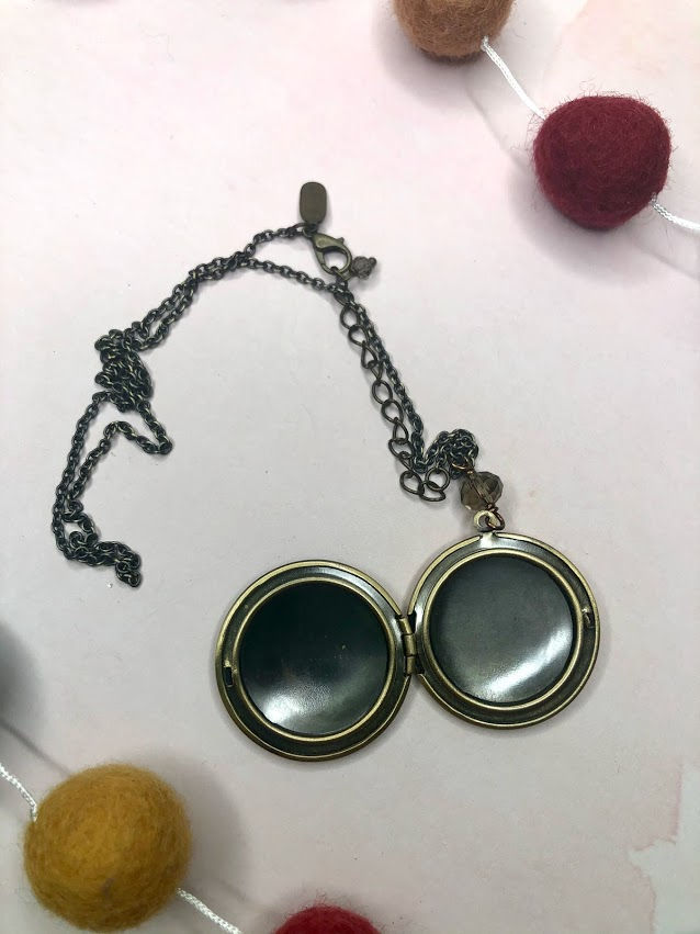 Thumbnail: Edgy Petal - Face Locket