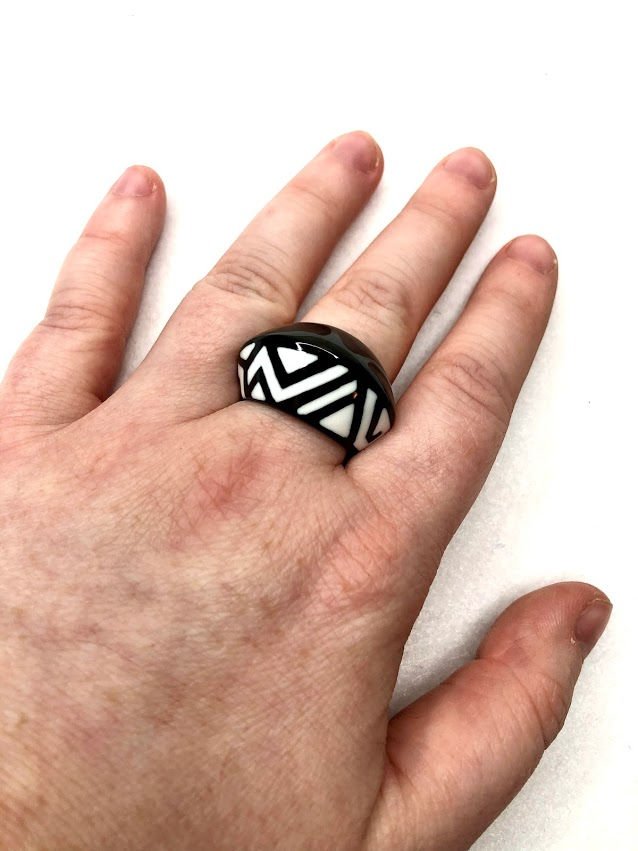 Zsiska - Black and White Polyresin Ring
