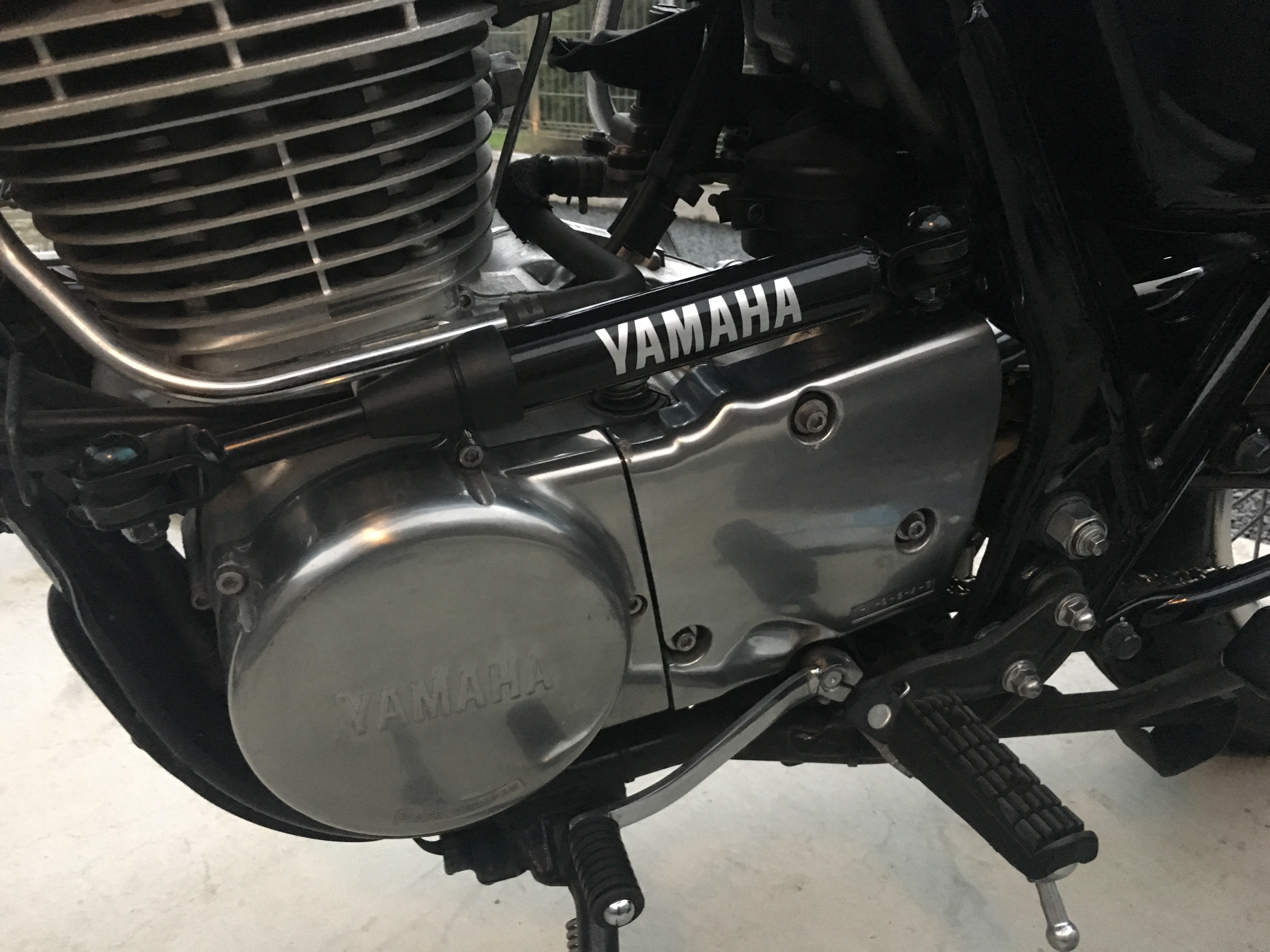 SR400とパワービーム