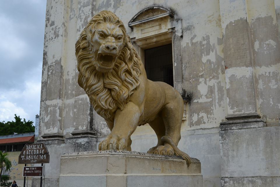 レオン大聖堂のライオン像