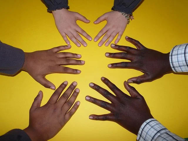 hand-1137978__480.webp