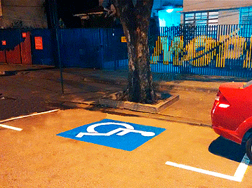 Vaga-para-deficiente-físico-em-via-pública