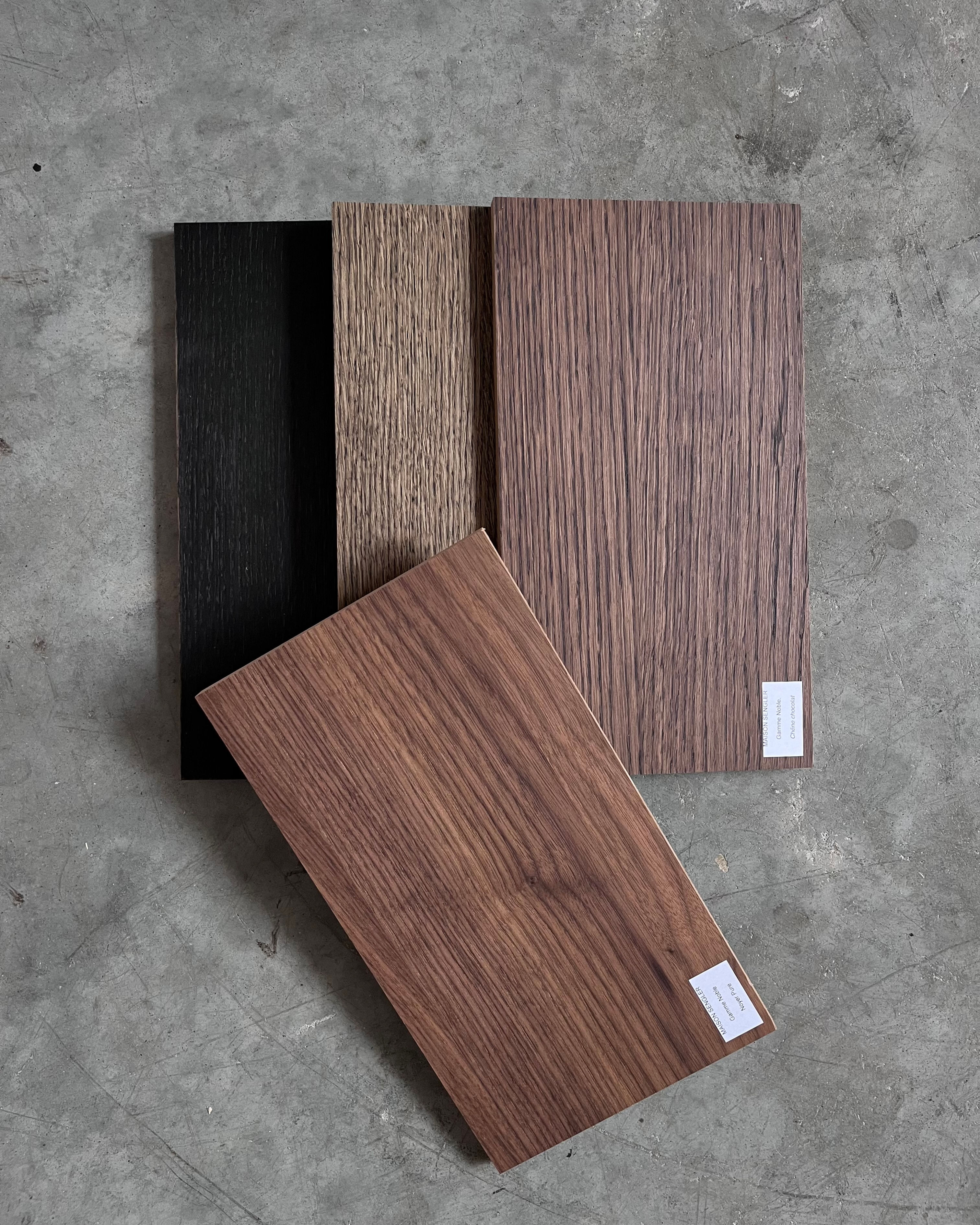 Boîte d'échantillons bois foncé - gamme NOBLE.