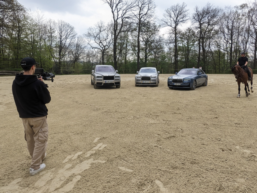 Behind The Scenes: PS trifft auf PS - Rolls Royce präsentiert sich mit Pferd!