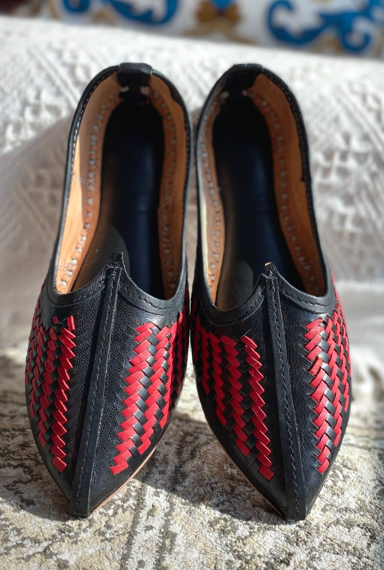 手造民族鞋•織皮（黑紅色）