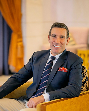 Philippe Kronberg brings more than 30 years of experience in luxury hospitality, spanning operations, finance, and commercial strategy.