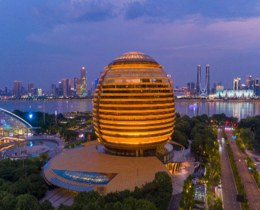 In the first half of 2026, traveling for live entertainment continued to gain momentum in Greater China, with demand expanding beyond major cities. Convenient late-night transport, dining, and places to unwind before and after shows are becoming increasingly important for concertgoers. IHG hotels are responding with services and packages designed around these needs.