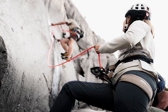 N5A3790_CLIMBING_FIRST AID_SS26_Rofan_MaxDraeger_MedRes.jpg