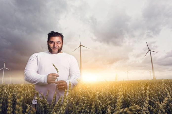 Voimamies Patrik Baboumian esiintyy Tallinnan Kasvisruokamessuilla