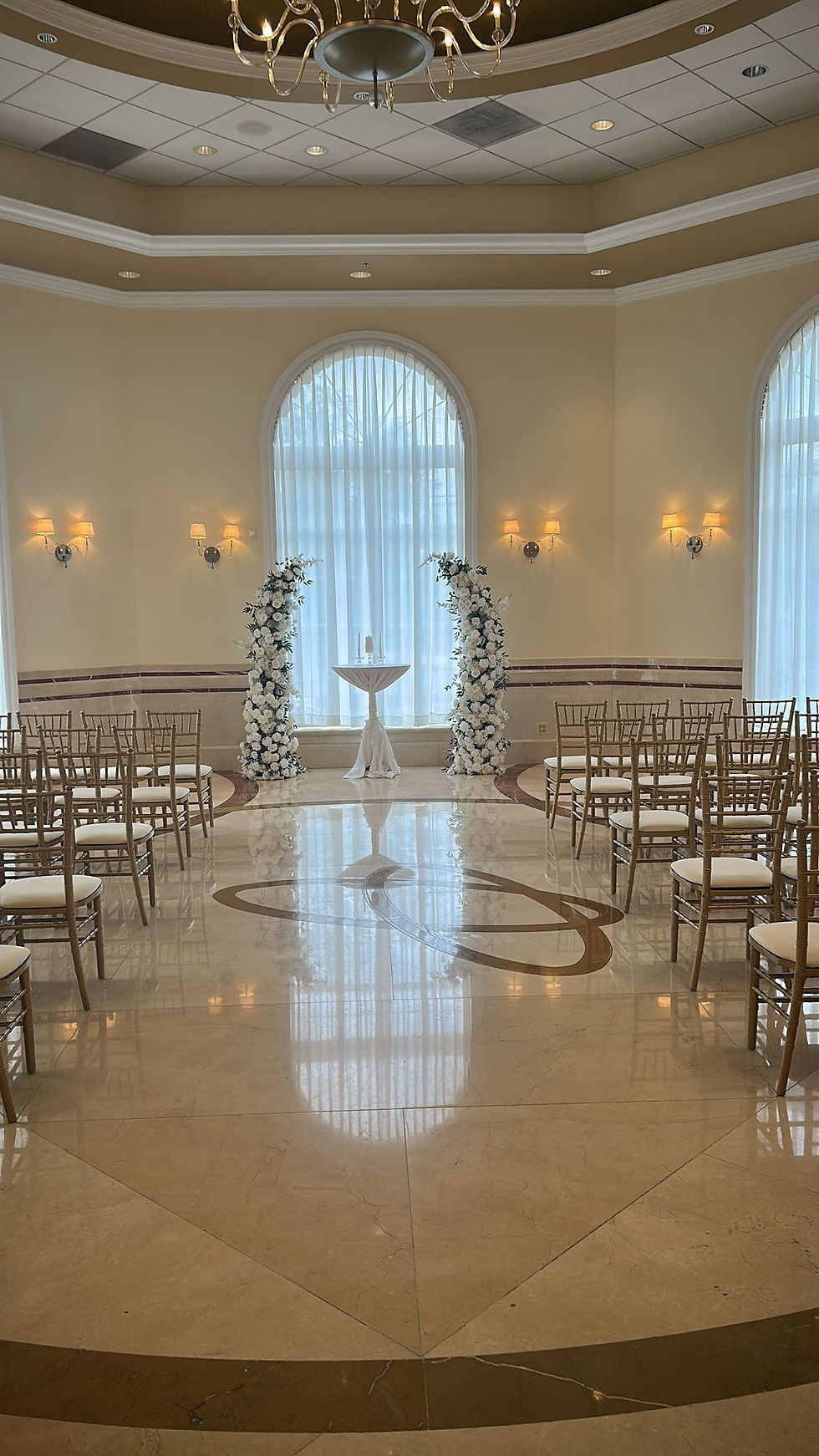 Thumbnail: Flower pillars - Ivory