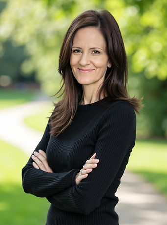 Evelyn Hawkins, trauma-informed life coach and founder of Valor&Bloom Coaching