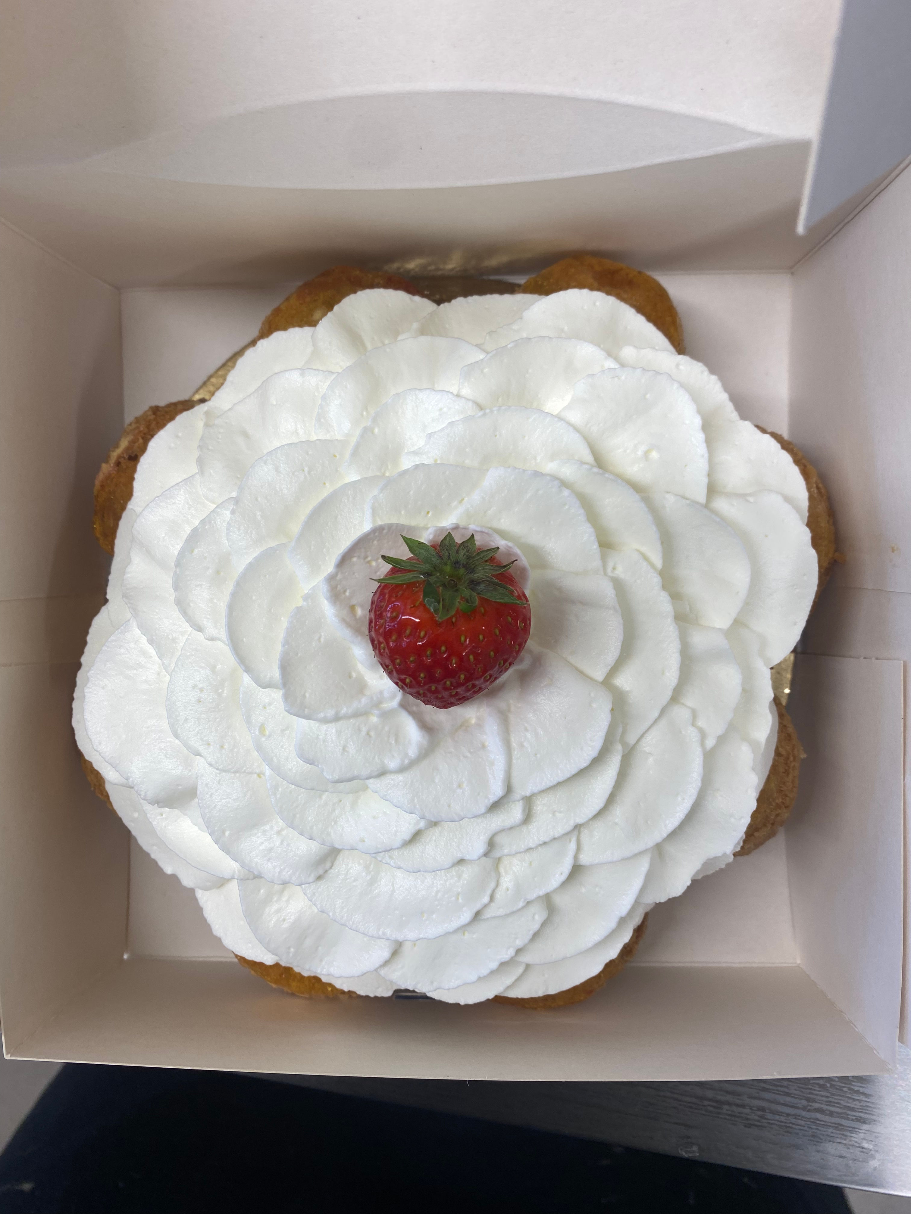 Le Saint-Honoré Fraise Pistache