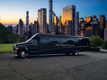 Xe Ford Limousine Tại Mỹ – Giải Pháp Vận Chuyển Nhóm 37 Hành Khách Sang Trọng