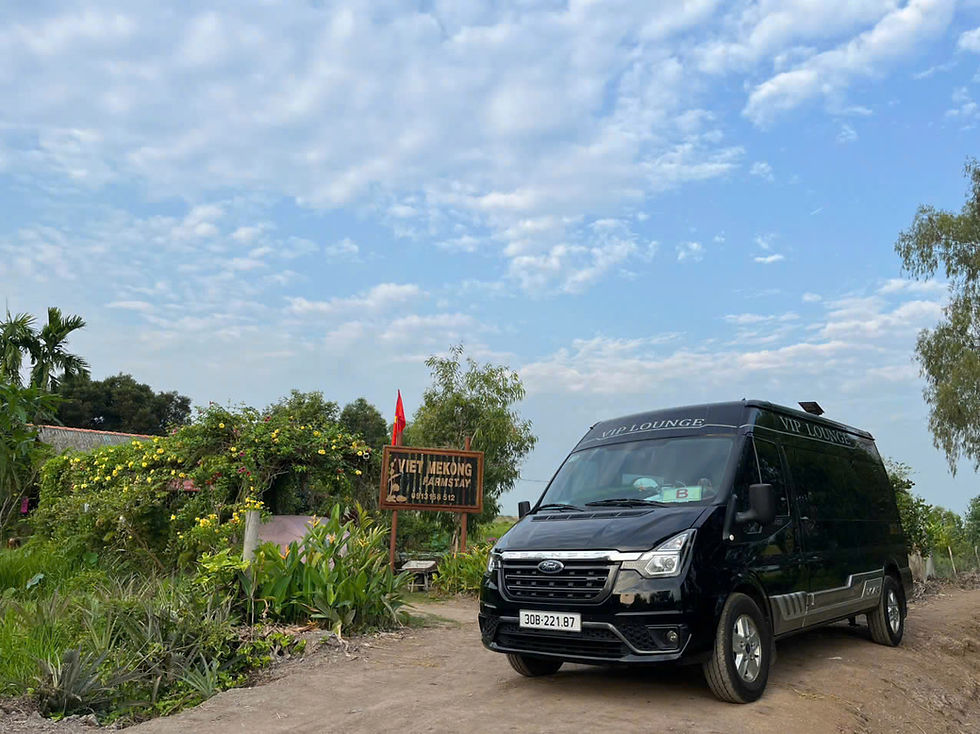 Hành trình xuyên Việt bằng xe Limousine