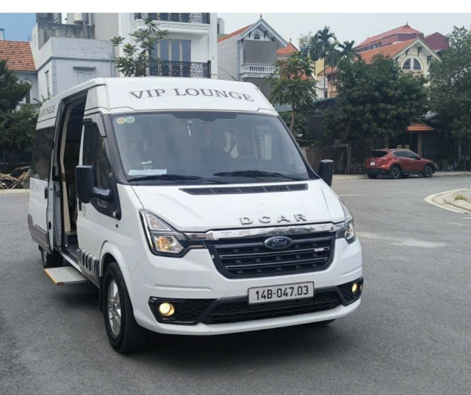 Loại Xe Limousine Tốt Nhất Cho Gia Đình 2026: Tại Sao DCar VIP Lounge Là "Vua" Tại Hà Nội?