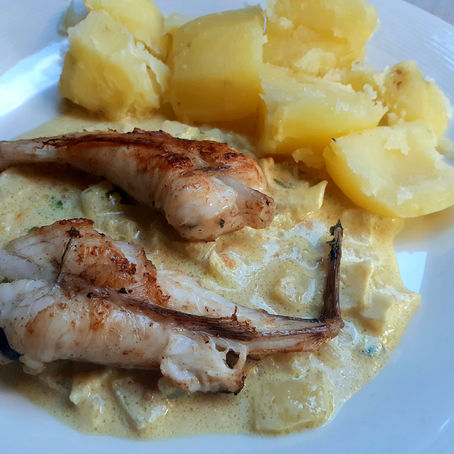 repas d'automne/hiver : Queue de lotte, sauce moutarde et curcuma, pomme de terre