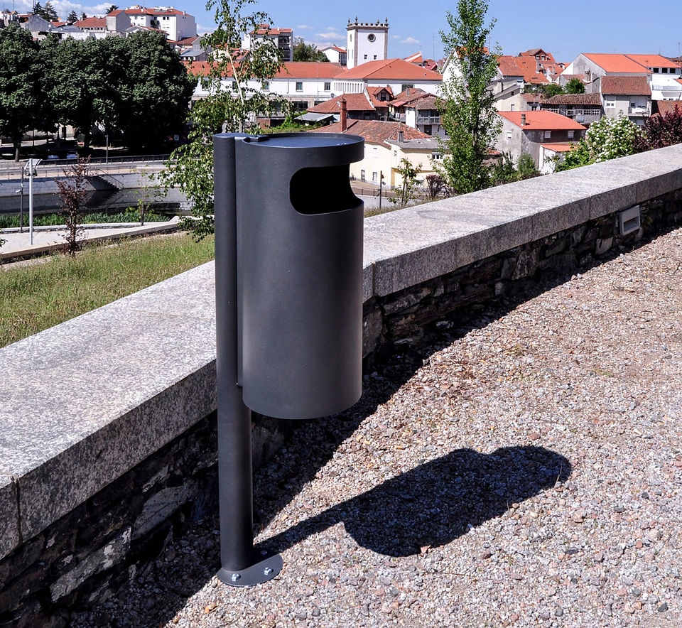 Basureros pequeños Pedestal