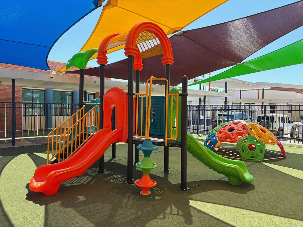 Instalacion de parques infantiles en Colegio San Agustin Costa del Este