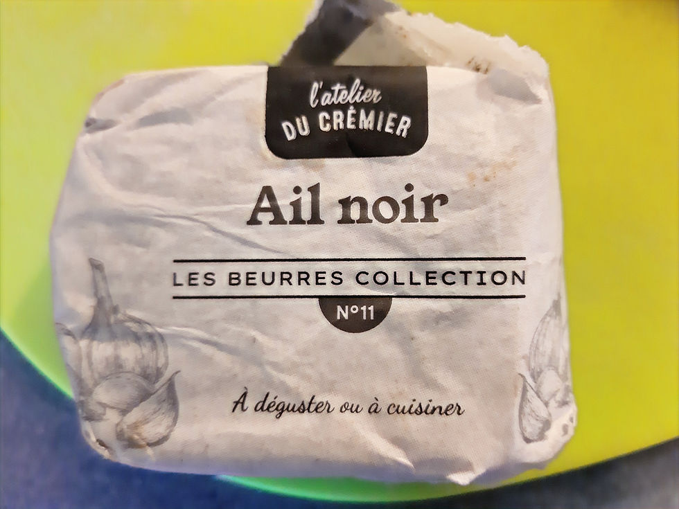 Beurre d'ail noir emballé
