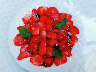 Carpaccio de fraises au sirop d'orange