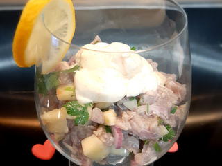 Tartare de thon et sa crème au paprika