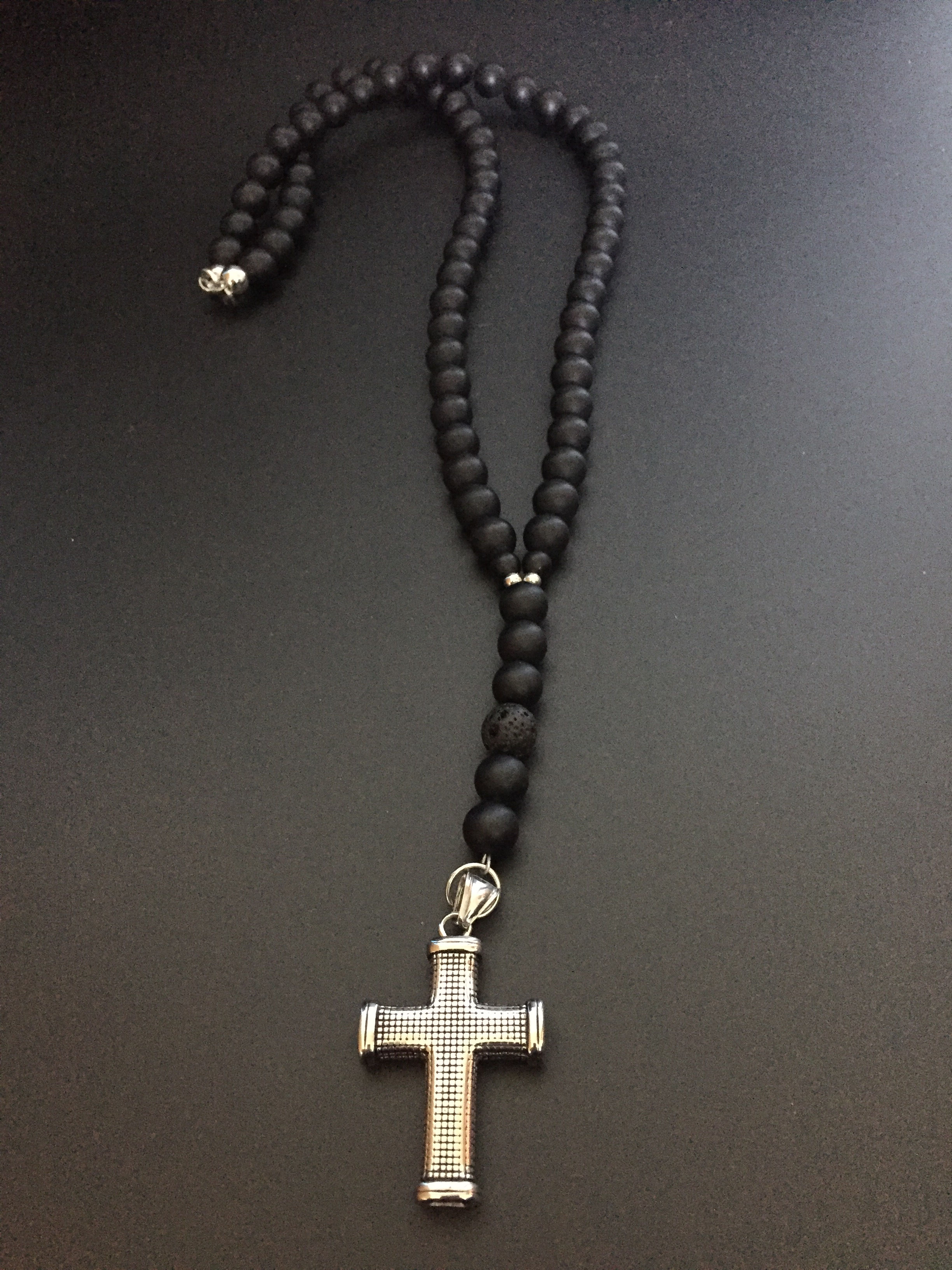 Chapelet Onyx mat/Pierre de lave & Croix Stillée