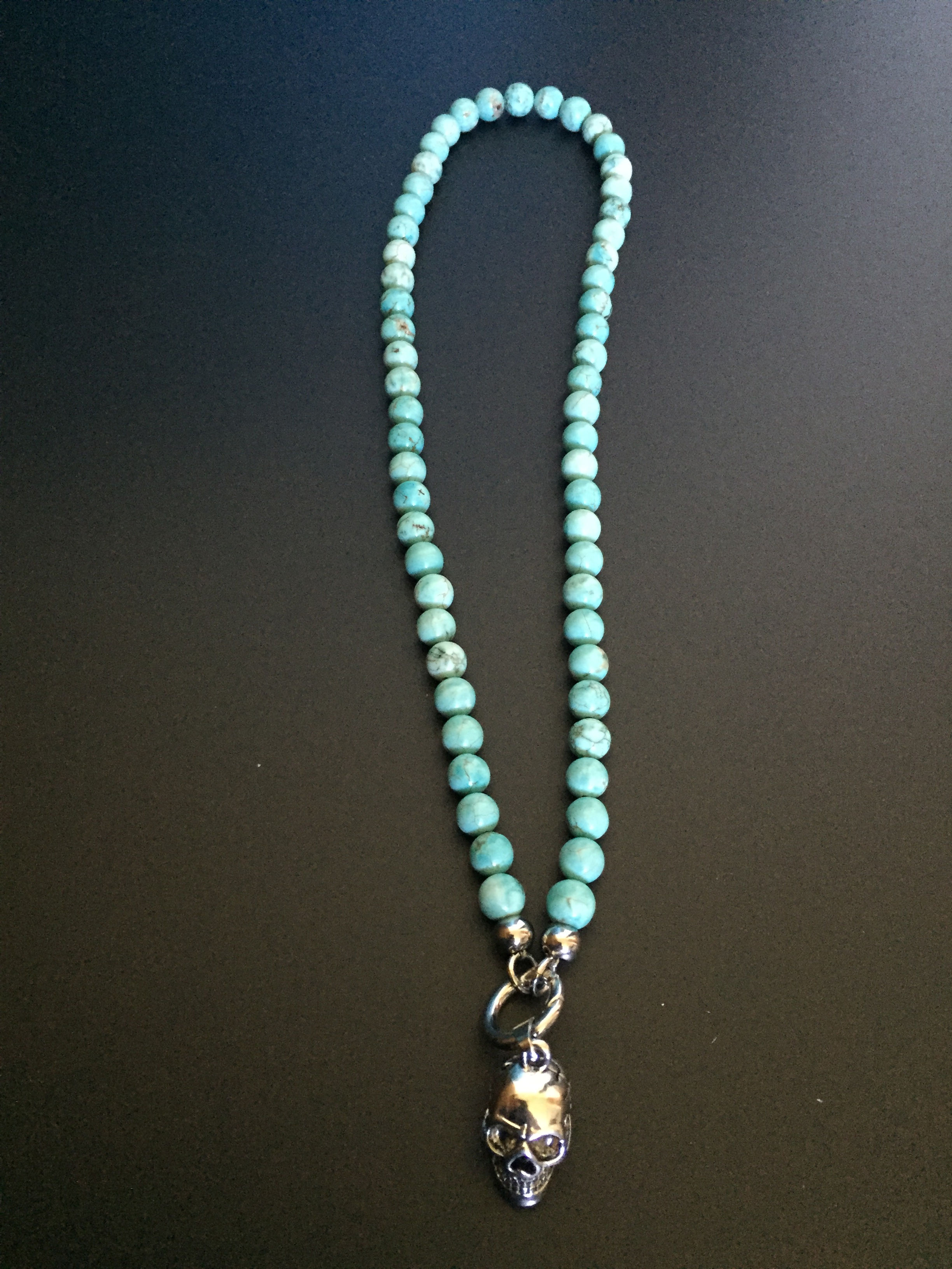 Clip Necklace 8mm Howlite turquoise & Skull