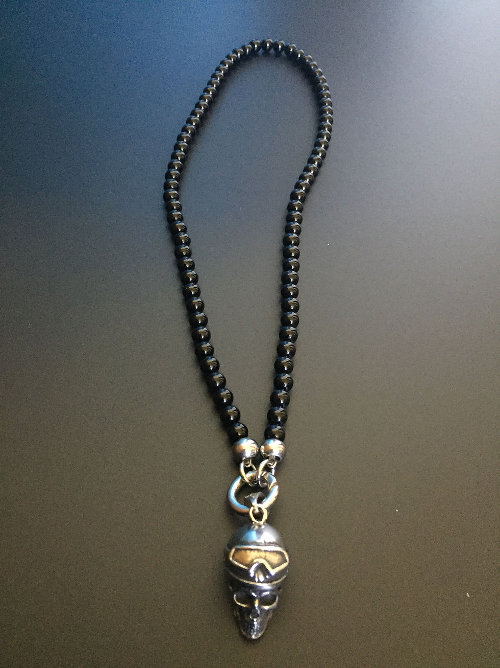 Necklace Clip 6MM Onyx Shiny & Skull helmet