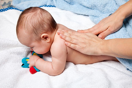 Massage bébé (dos)