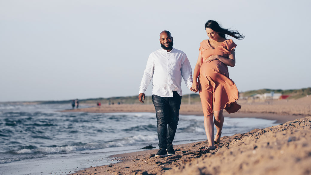 Zwangerschap fotoshoot strand