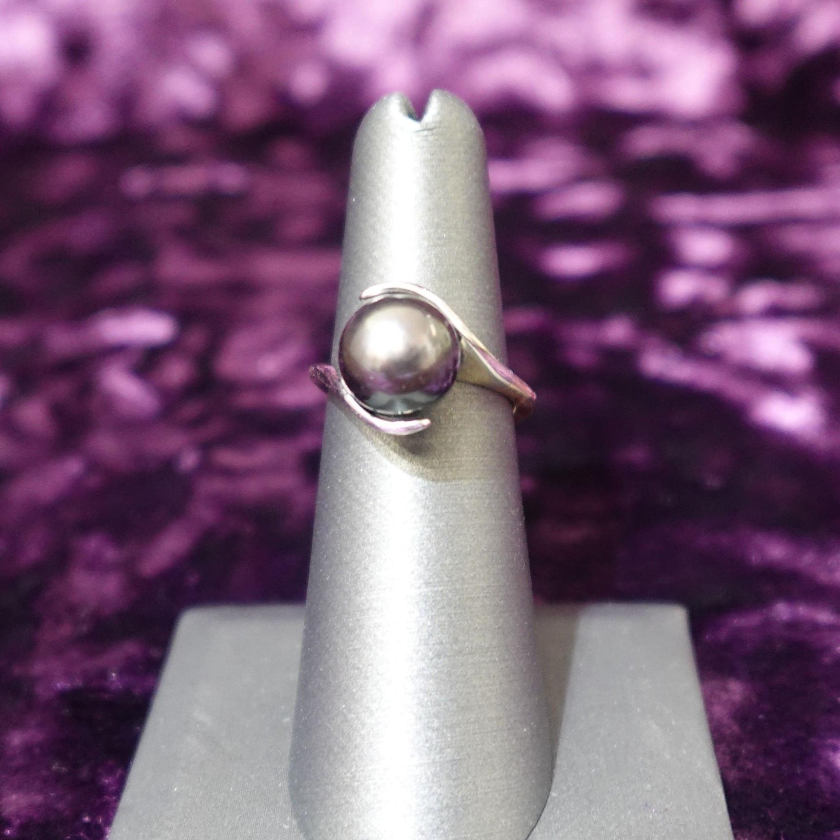 White Gold Tahitian Black Pearl Ring