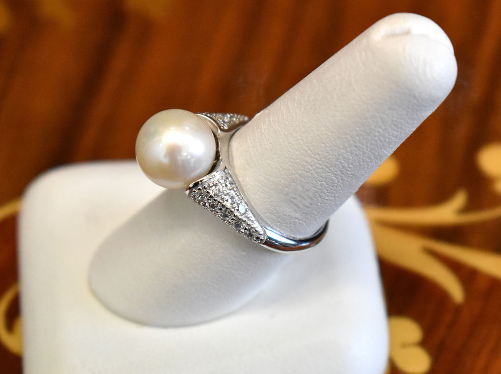 Thumbnail: Silver Pearl Ring