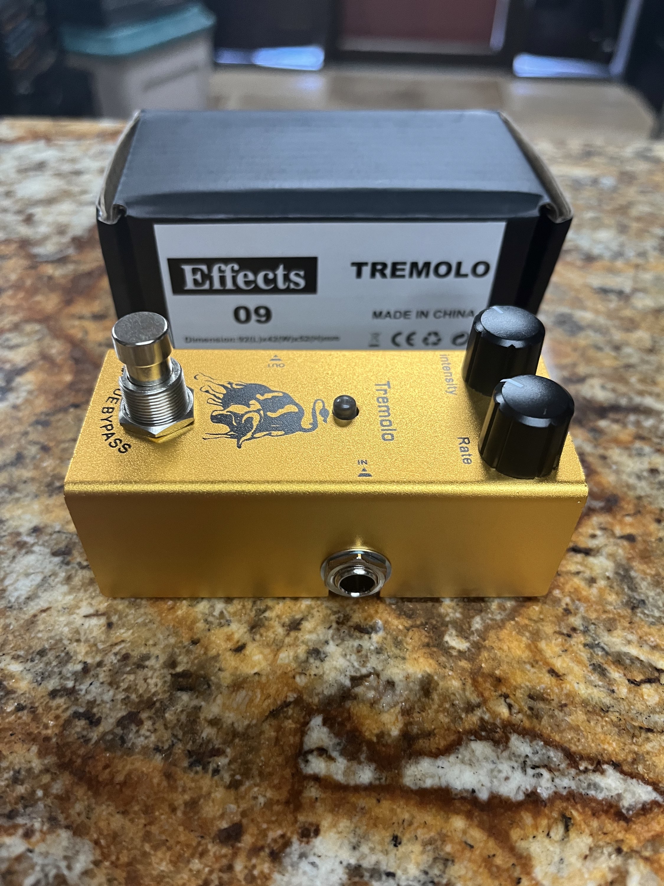 Tremolo FX pedal view 2