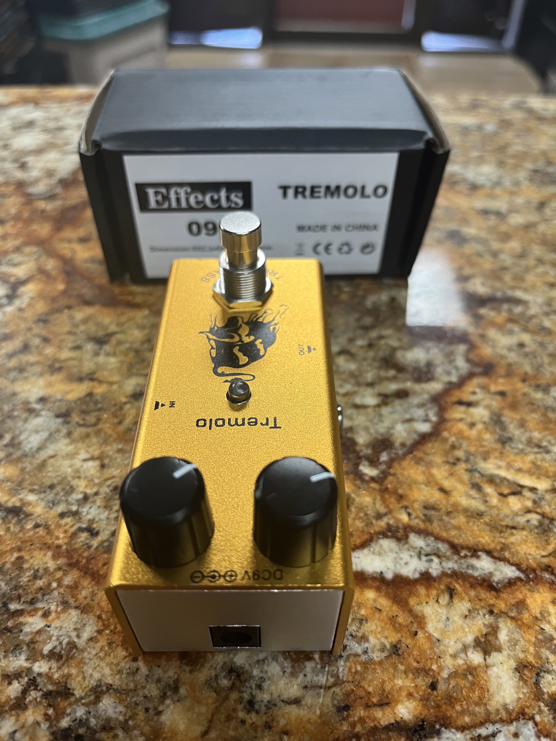 Tremolo FX pedal view 3