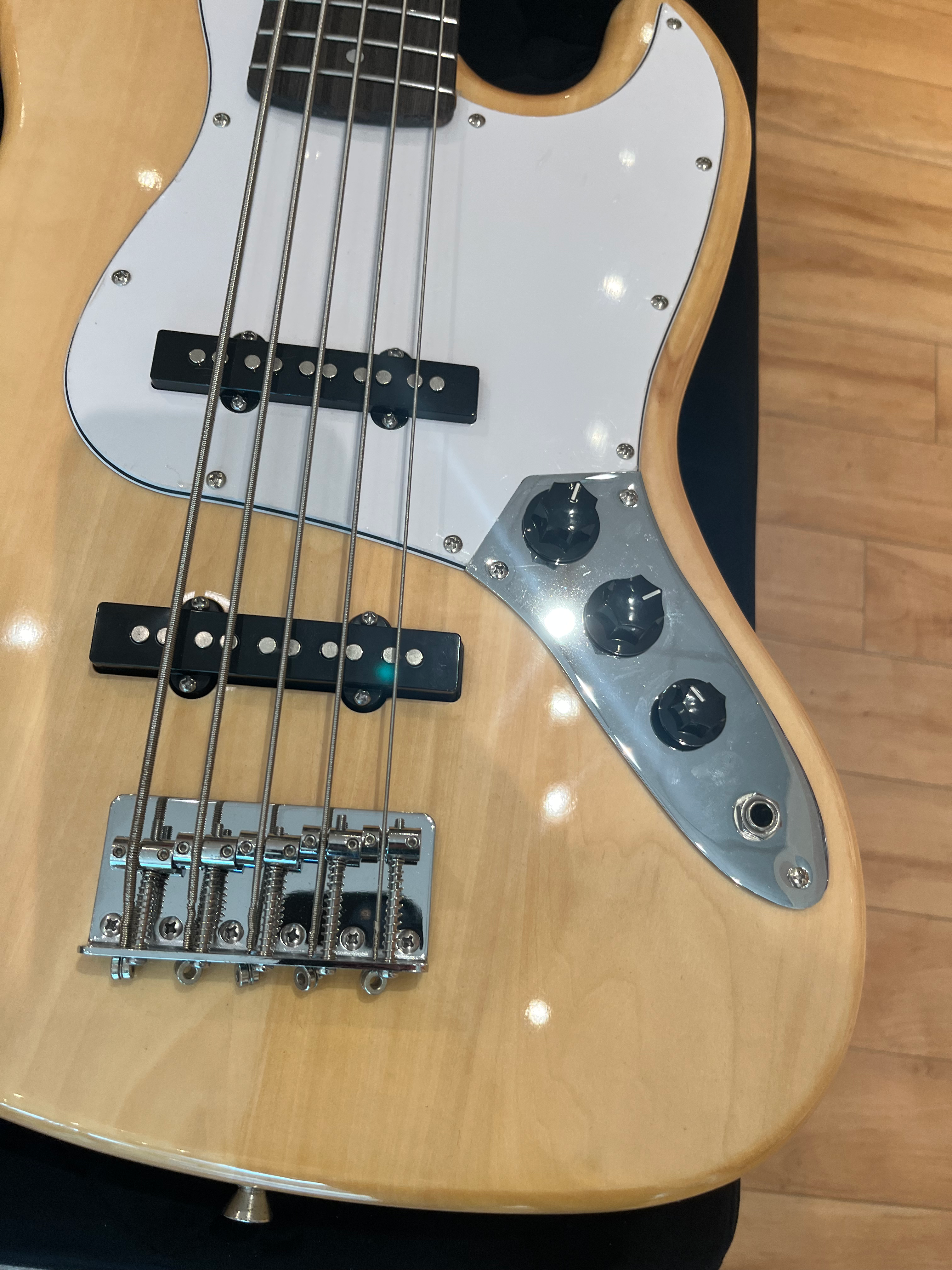 Stadium Electric 5-String Bass 2024 view 4