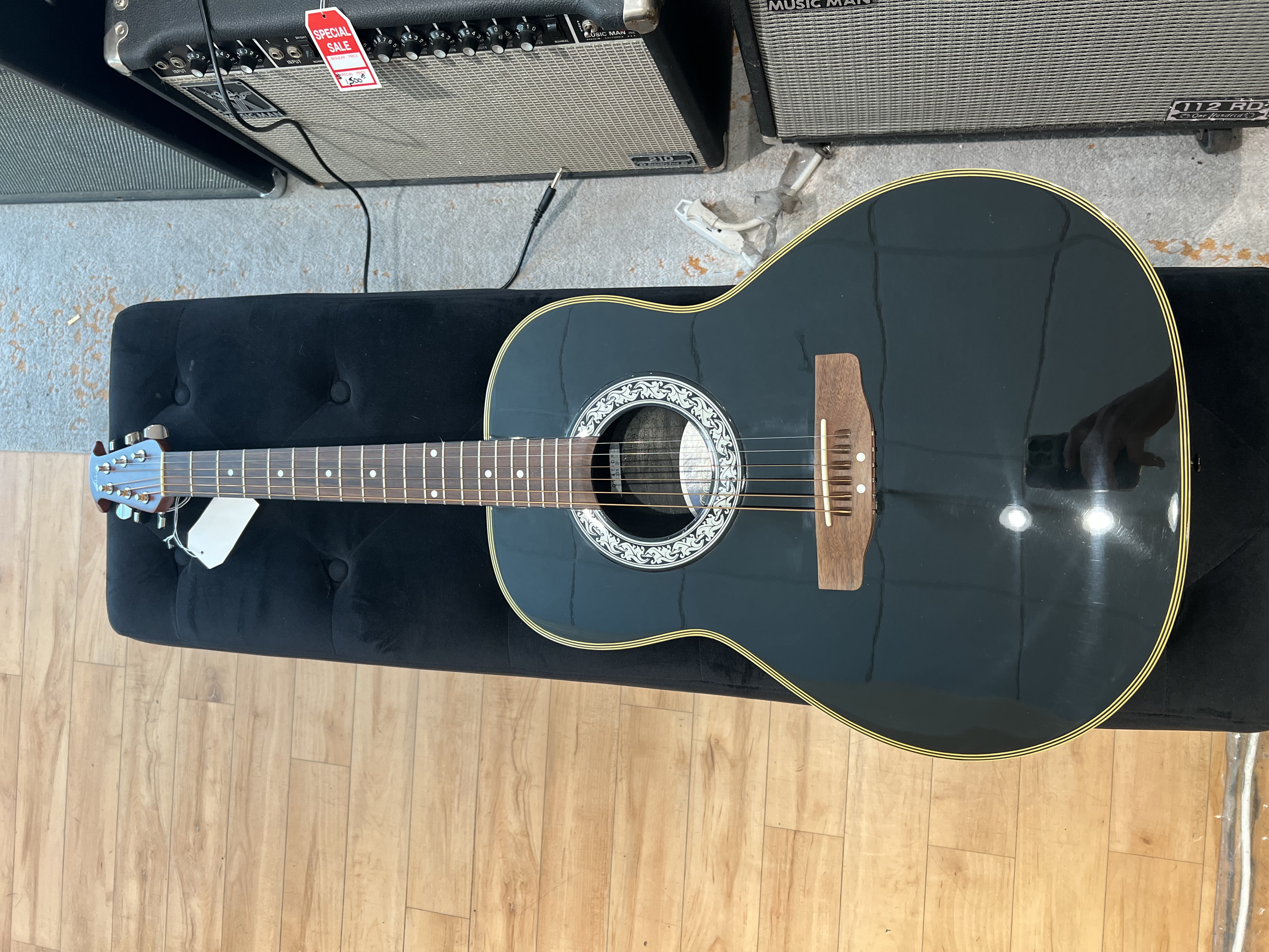 Ovation Celebrity Black 1985-1986