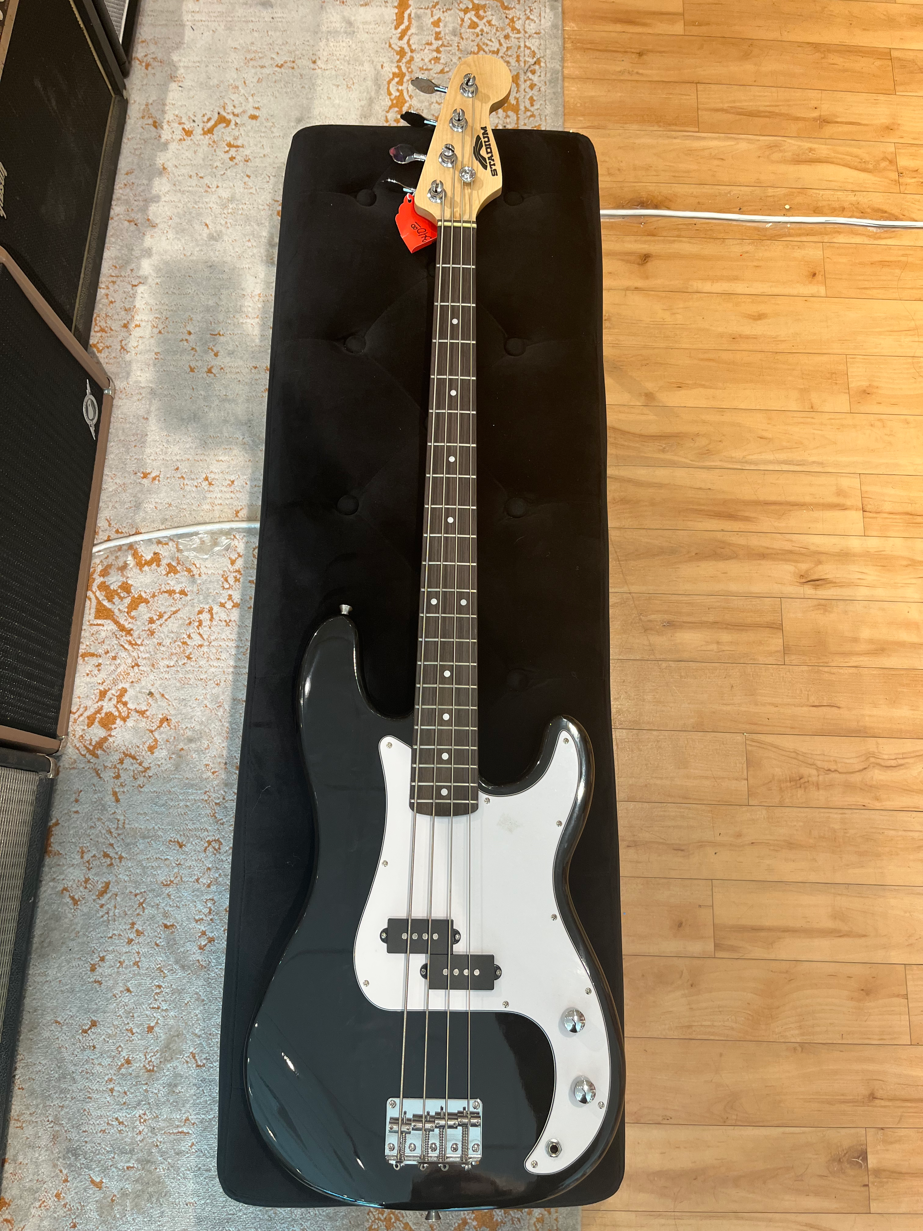 Stadium Black Electric Bass 2024