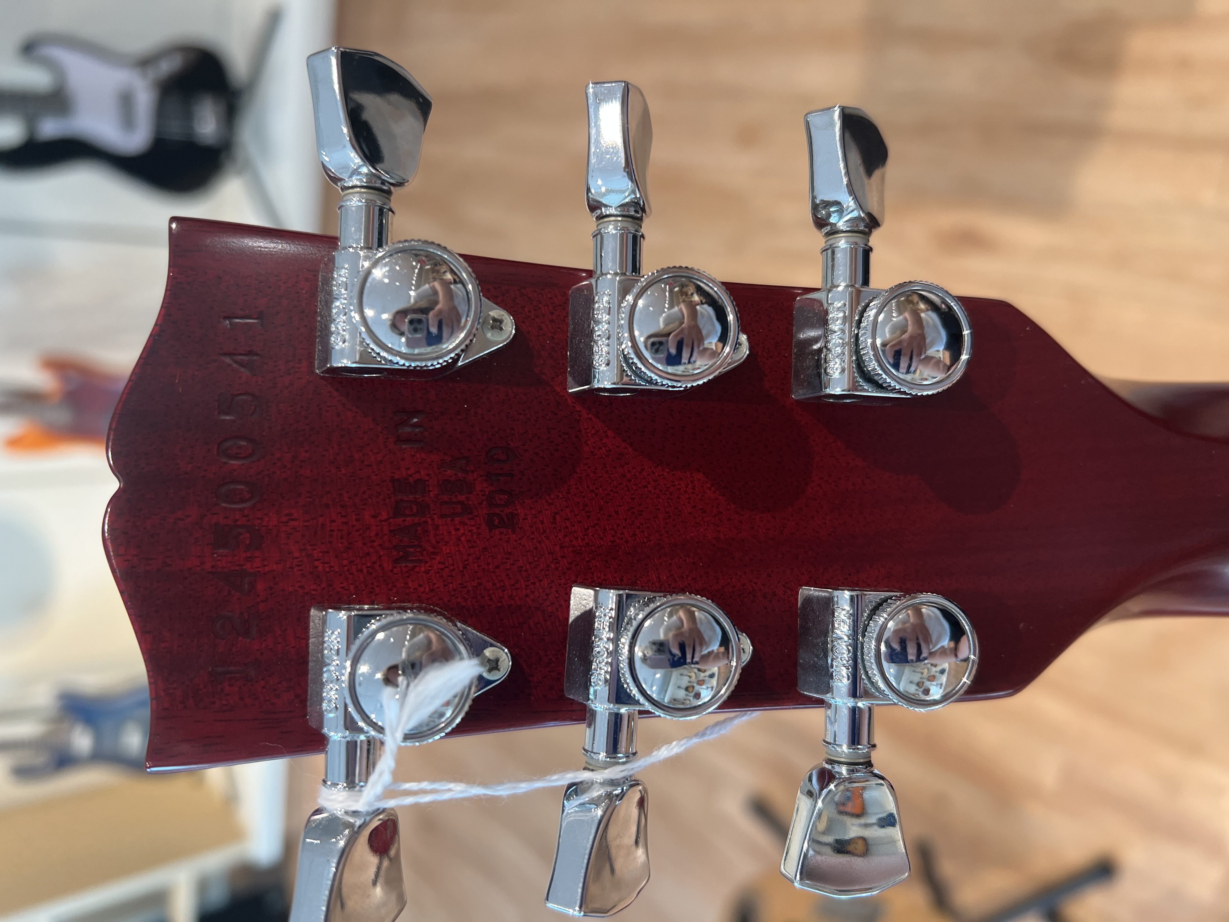 2010 Gibson Les Paul Red view 11