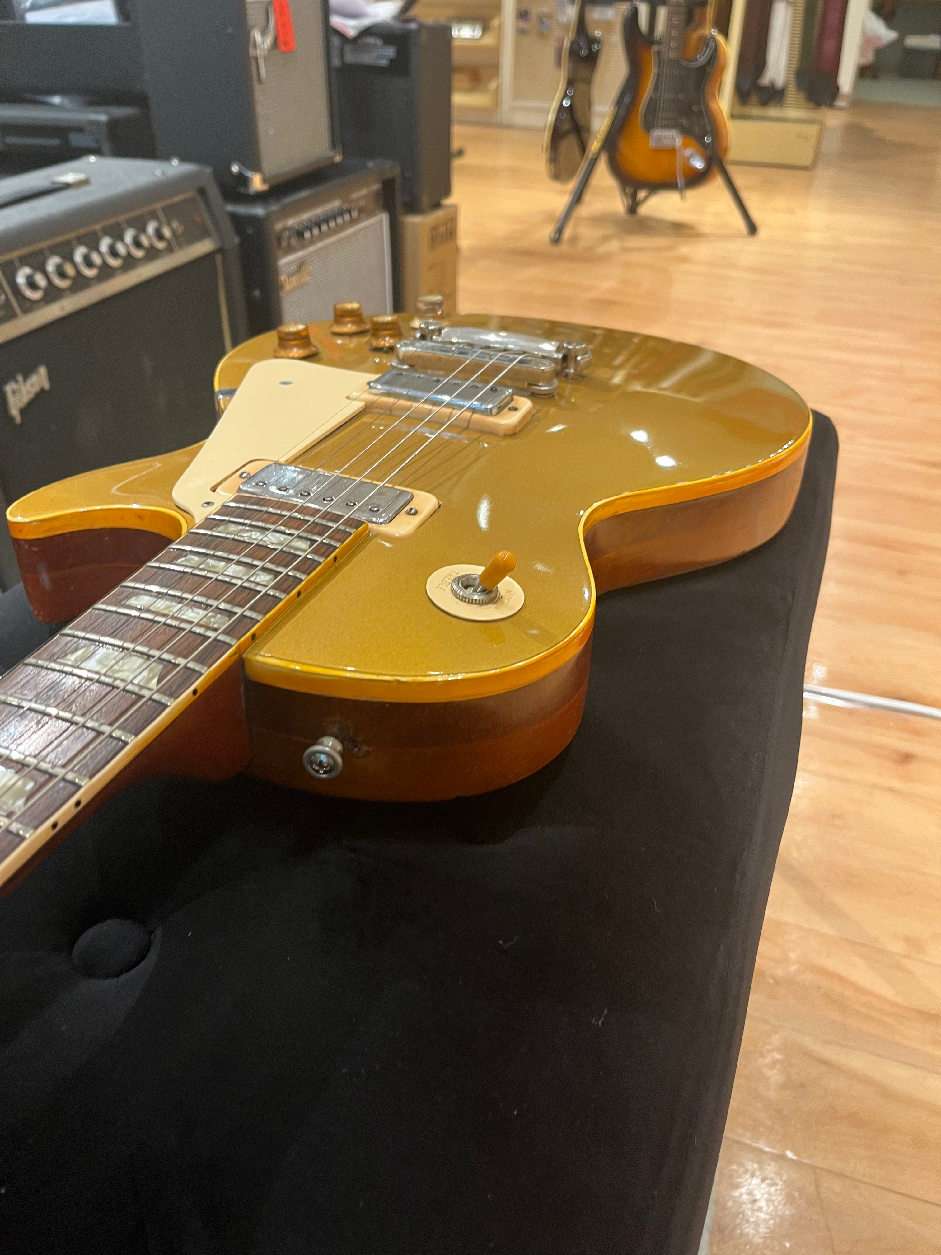 1972 Gibson Les Paul Deluxe Gold Top view 5