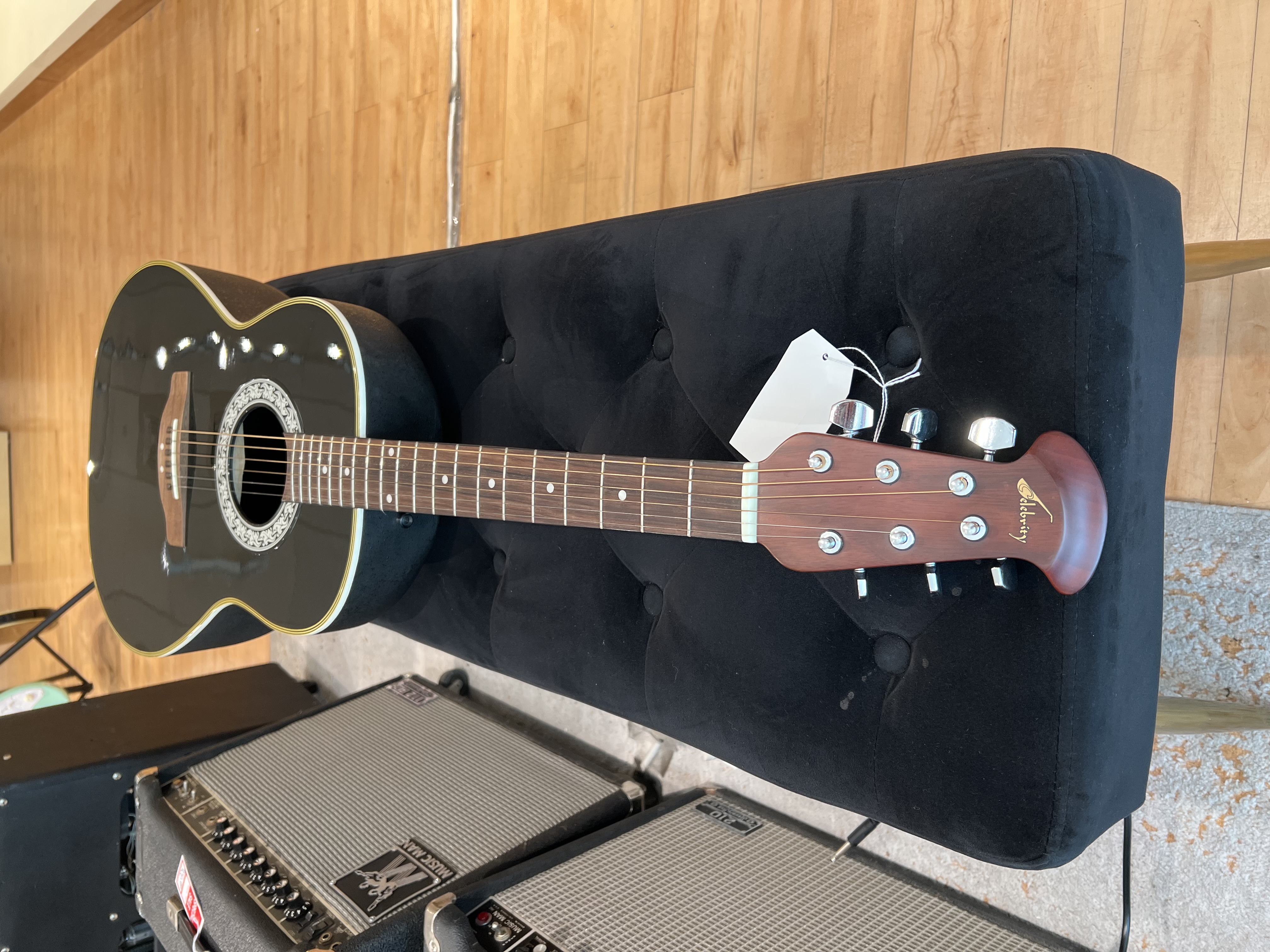 Ovation Celebrity Black 1985-1986 view 4