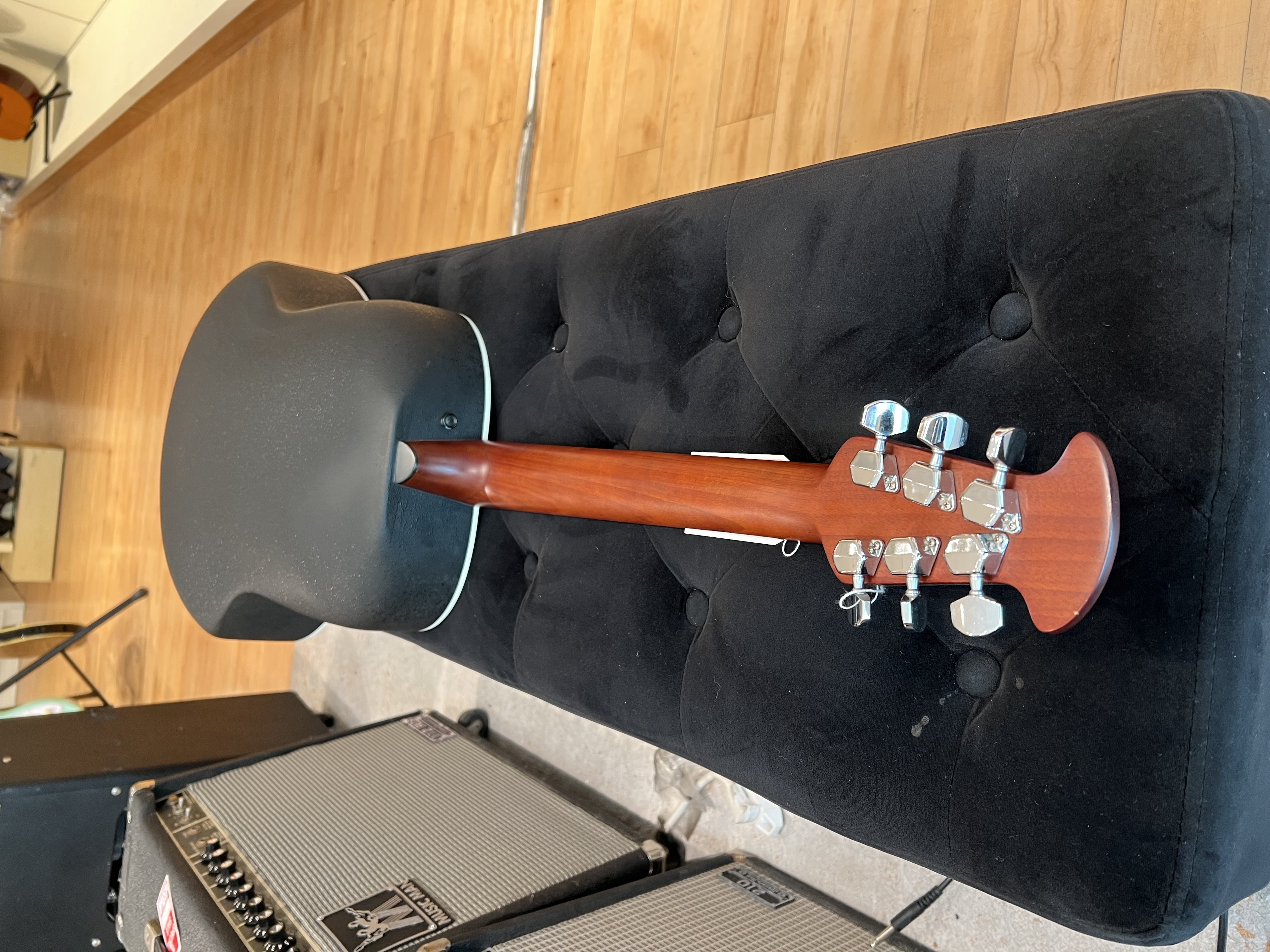 Ovation Celebrity Black 1985-1986 view 8