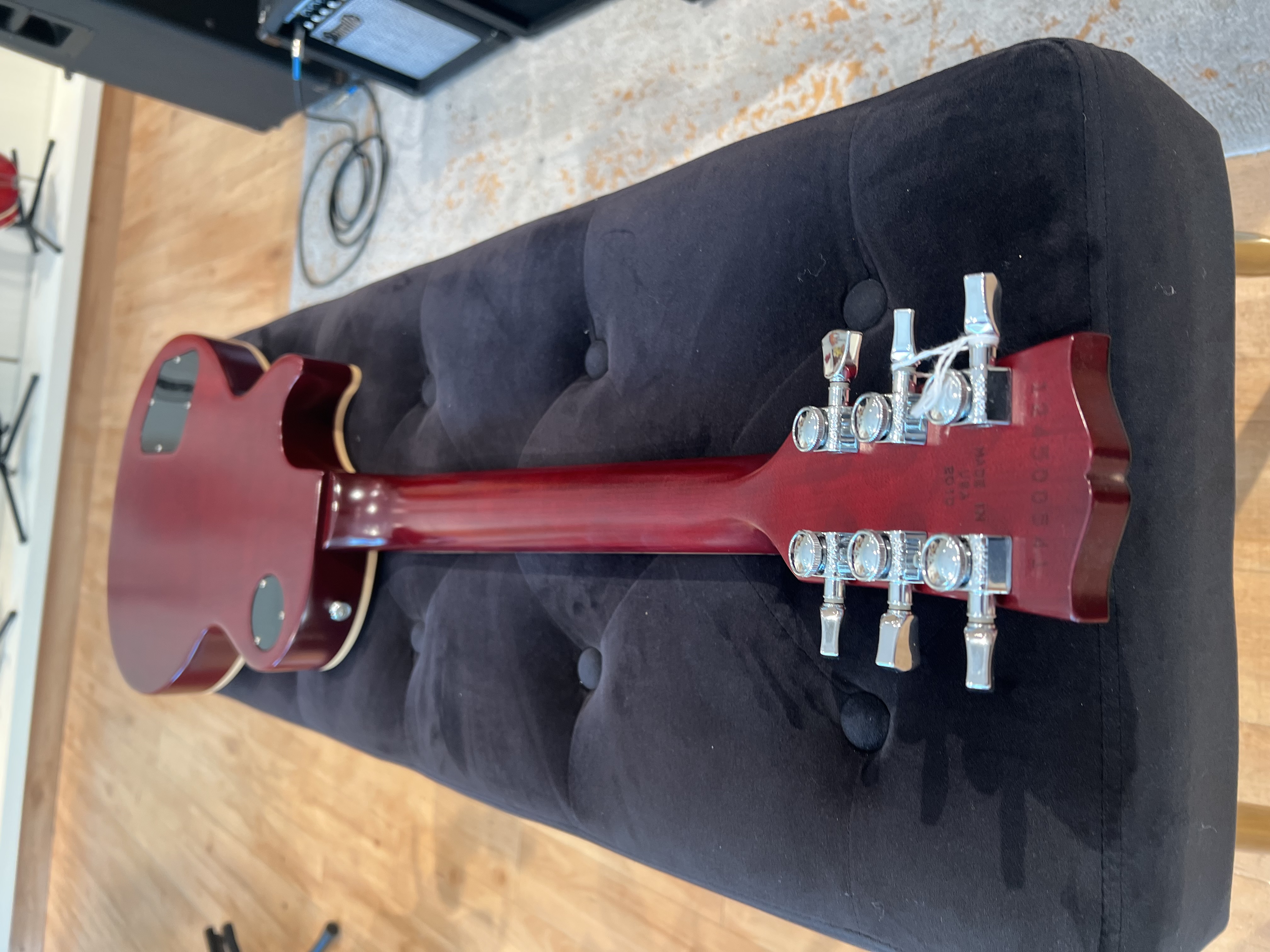 2010 Gibson Les Paul Red view 10