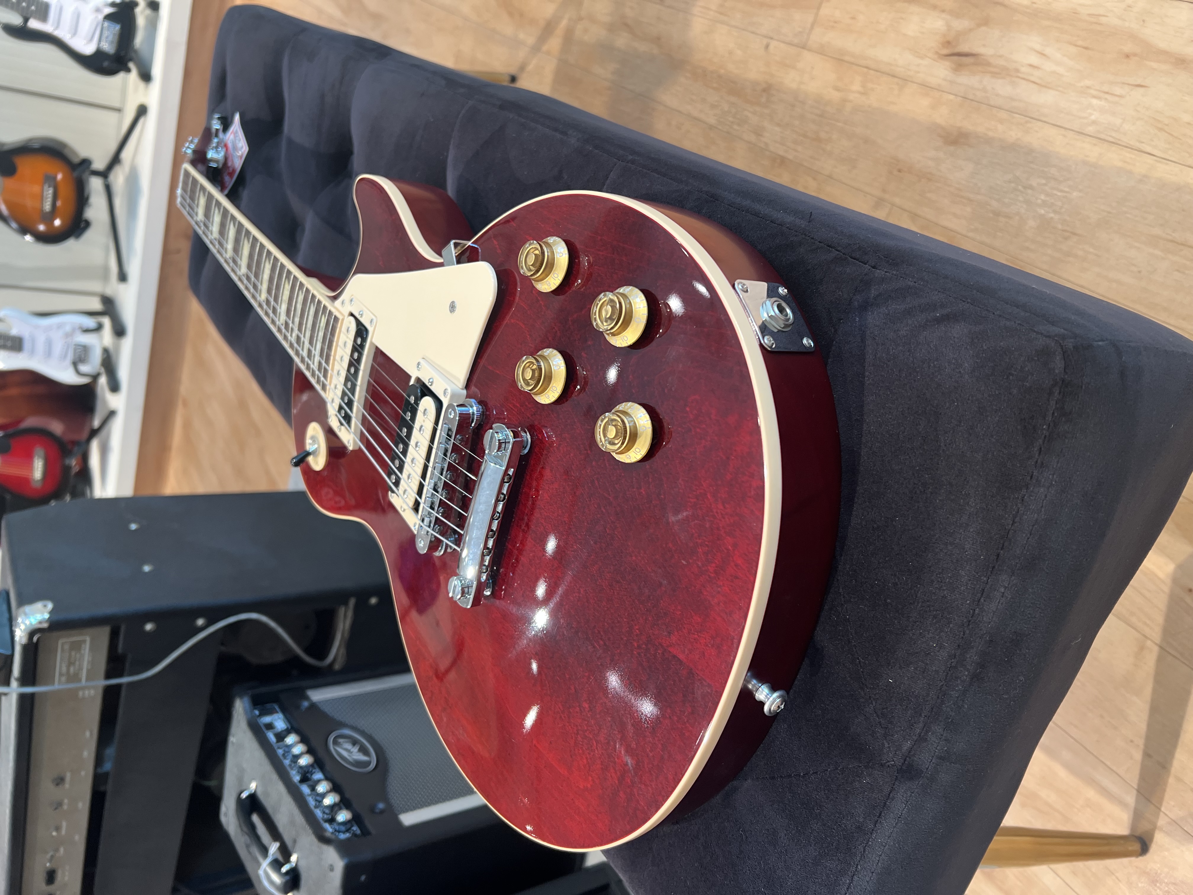 2010 Gibson Les Paul Red view 4