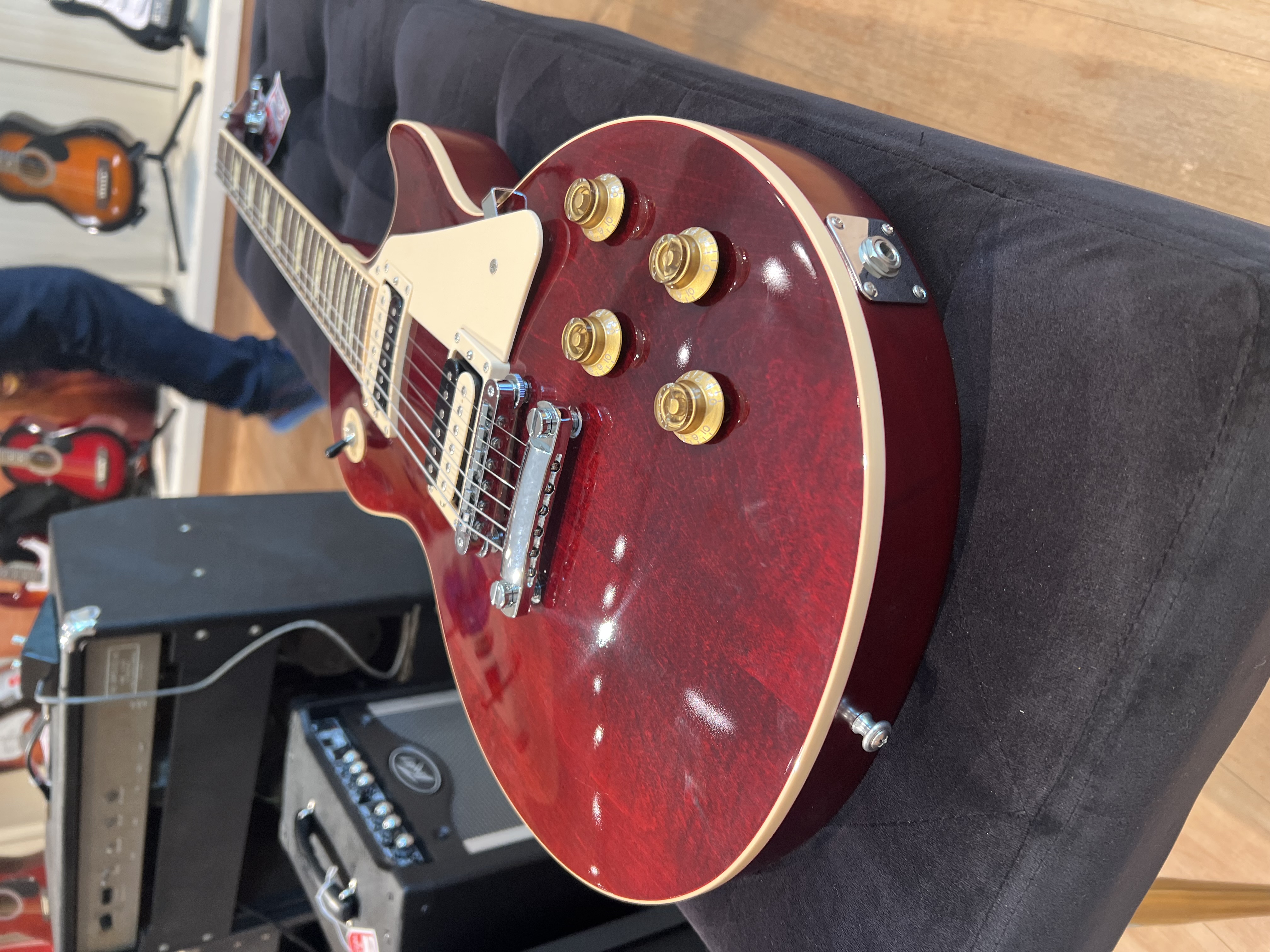 2010 Gibson Les Paul Red view 3